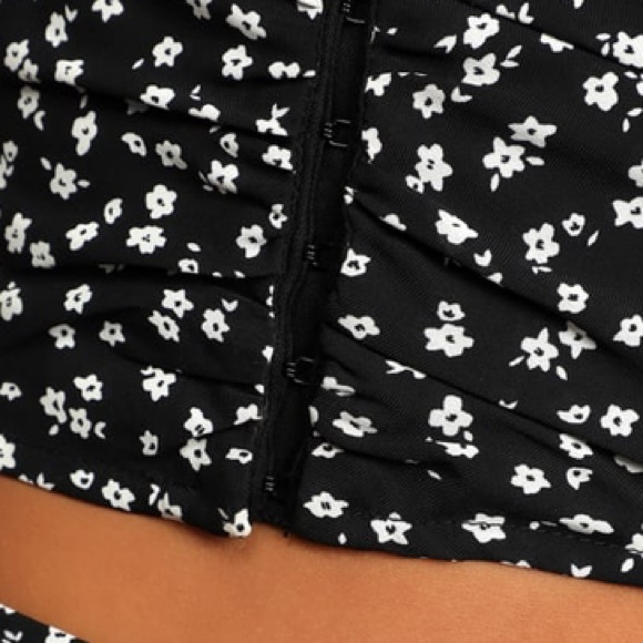 NWT Lulu’s Black & White Floral Printed Adjustable Corset Top with Puff Sleeves - Picture 5 of 10